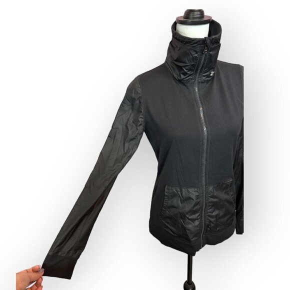 Under Armour Women's Running Jacket with Neck Guard Black Size Small - Picture 9 of 13